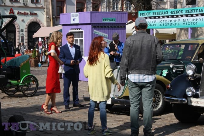 На площі Ринок у Львові знімають українську комедію «Я, Ти, Він, Вона». Фото