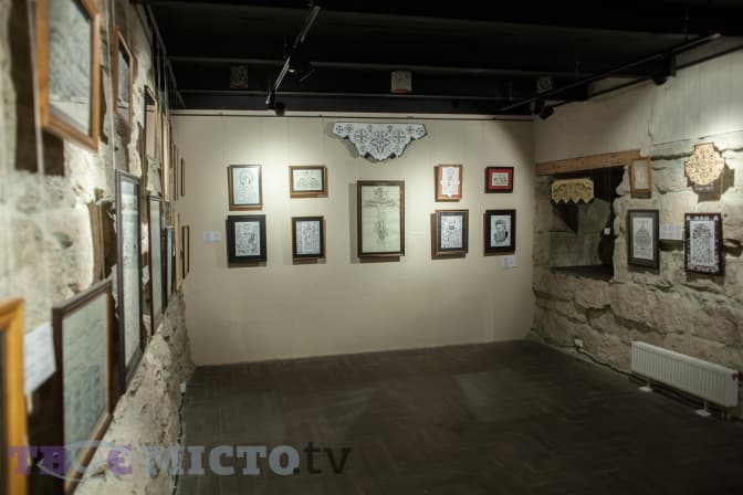 Львів’ян запрошують на унікальну виставку витинанок 71-річного монаха. Фото