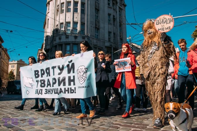 Фото дня. Станція «Академік Вернадський» долучилась до всеукраїнського Маршу за права тварин