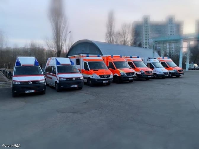 Мерія німецького Мюнхена подарувала Києву 12 реанімобілів. Сім вже прибули