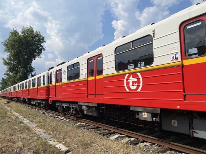 Київський метрополітен отримав ще шість вагонів від варшавського метро