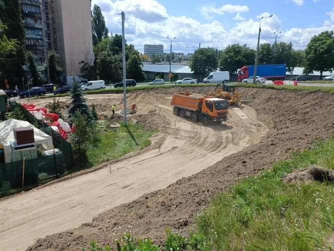 На оновленому Дегтярівському шляхопроводі з’являться велодоріжки і тротуари
