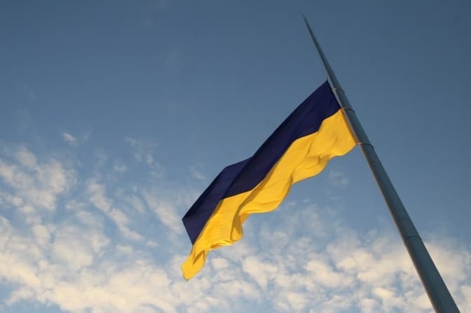 У Києві через негоду 26 грудня тимчасово приспустять головний прапор України