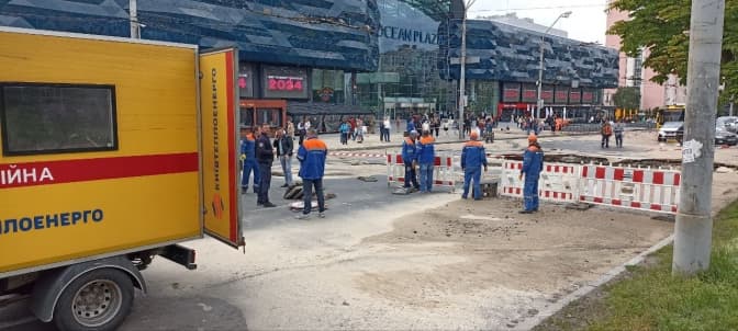 Прокуратура взялася розслідувати аварії на водогонах біля ТРЦ «Оушен Плаза»