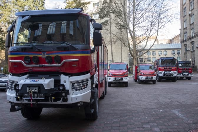 Лейпциг передав Києву 5 сучасних пожежних автомобілів