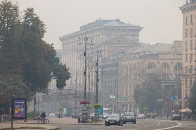 Киянам знову рекомендують зачиняти вікна через пожежі в області