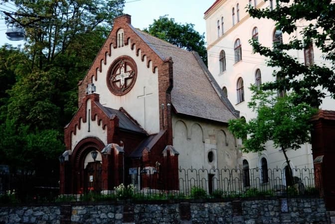 Шість храмів Львова відзначають три престольні празники. Розклад богослужінь