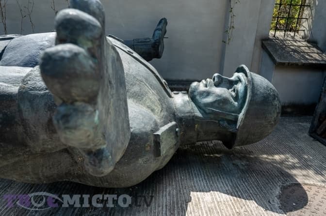 Від початку року на Львівщині знесли майже 50 радянських пам'ятників