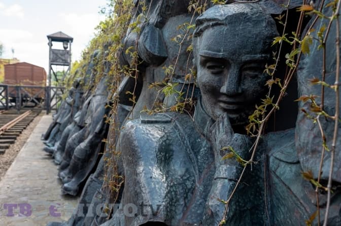 У музей або під асфальт. Як Львівщина позбувається радянських пам’ятників