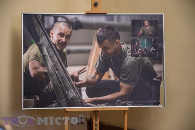 У Львівському будинку офіцерів презентували виставку «Обличчя логістики ЗСУ»
