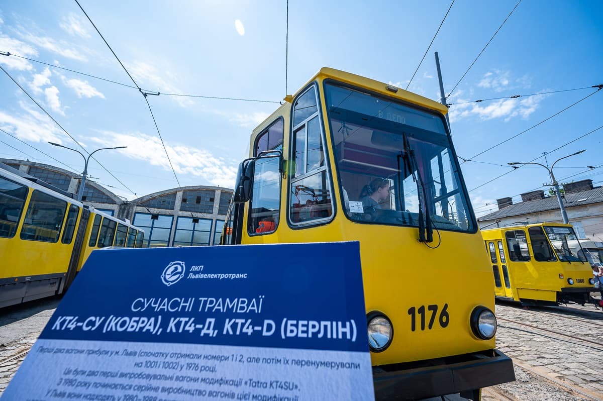 У Львові відкрили виставку рухомого складу трамваїв. Фото
