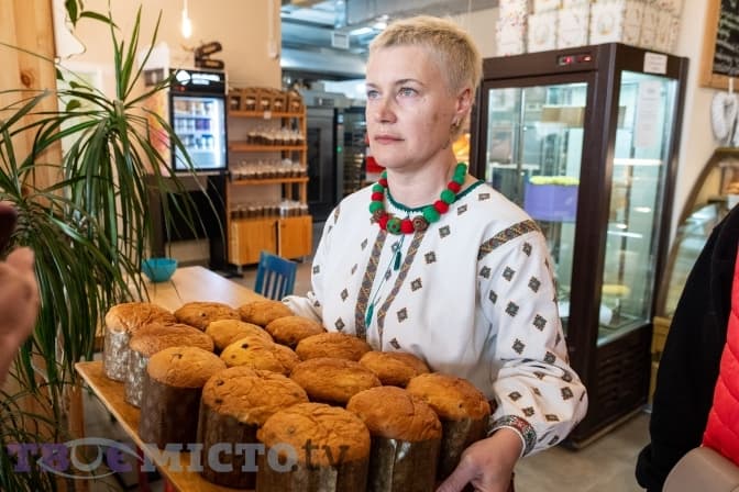 Великдень для Героя. Як у пекарні «Кримська перепічка» готували паски на передову