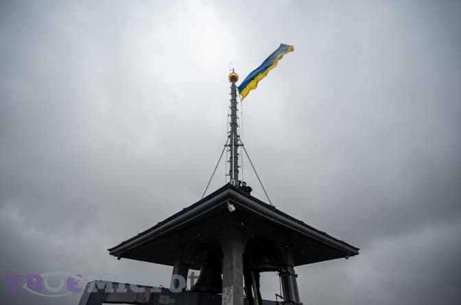 У Львові урочисто підняли державний прапор України. Фото