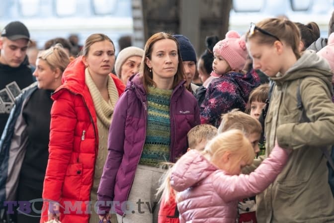 На Львівщині двічі на тиждень курсуватиме гуманітарний потяг, який везтиме біженців до Чехії