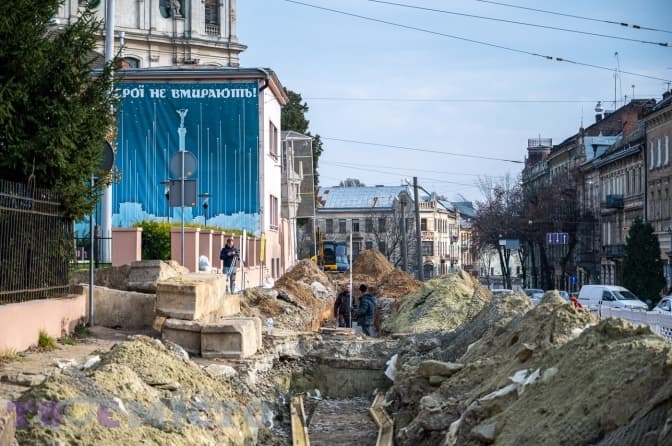 Чому у Львові затягується демонтаж підпірної стінки на вулиці Бандери