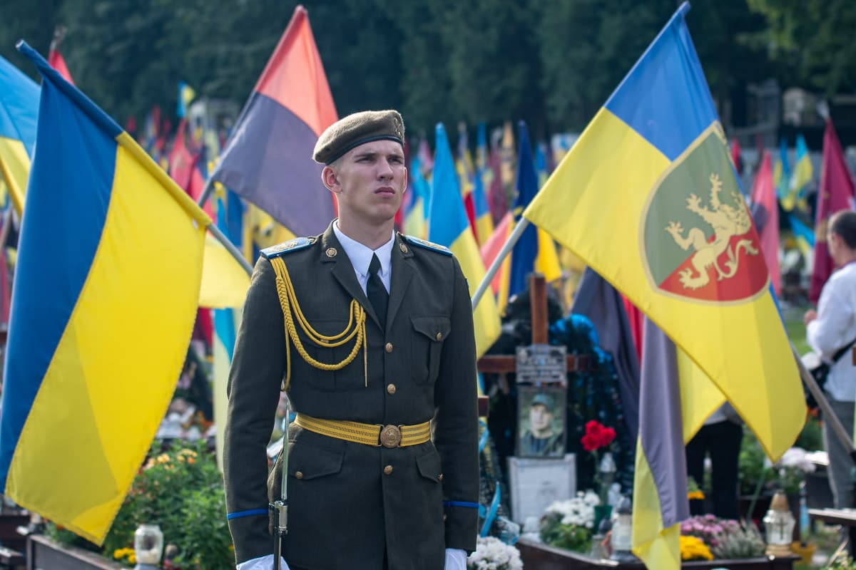 У Львові до Дня Незалежності вшанували пам'ять полеглих Героїв. Фото