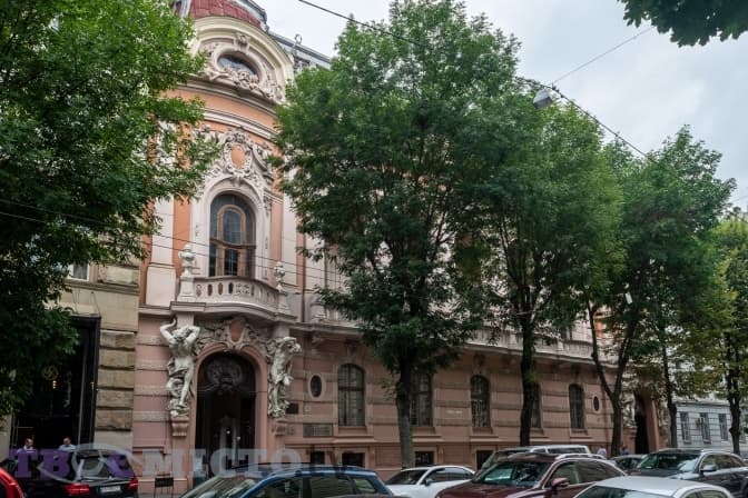Арештована пам'ятка. Що відбувається з Будинком вчених у Львові