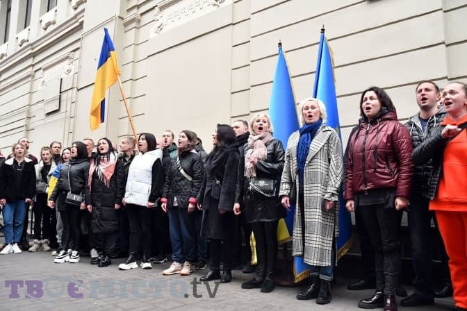 Хор імені Григорія Верьовки заспівав гімн у Львові. Фото, відео