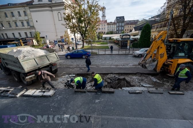 На проспекті Свободи завершили ліквідацію пориву на водопроводі