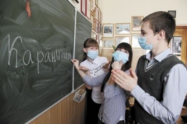У час карантину не залишайте дітей самих вдома і спілкуйтесь із ними. Сім порад психолога