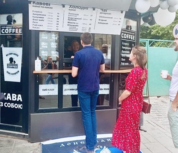 У Львові відкрилася ветеранська кав'ярня із килимком під ноги так званої ДНР