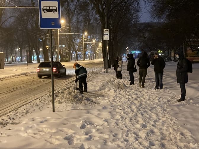 Ситуація на дорогах Львова. Через негоду громадський транспорт курсує із затримками