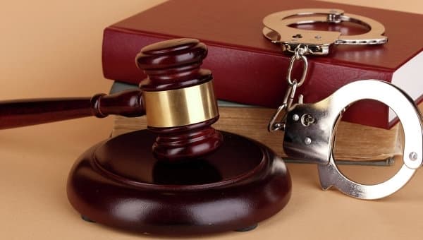 Кримінал у Львові за смерть онкохворого та Зеленський розганяє Конституційний суд. Головне за минулу добу