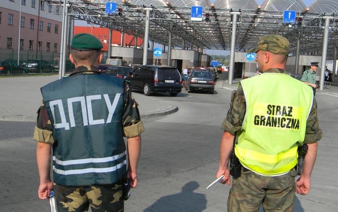 Прикордонники запевняють, що з понеділка ситуація на кордоні з Польщею стабілізується