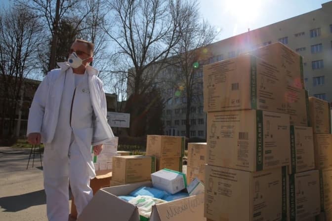 Львівщина отримала 8 тонн медичного вантажу з засобами захисту. Як розподілять
