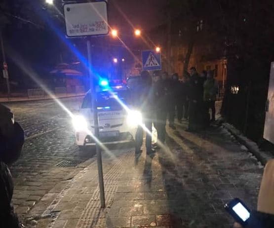 Львів’янин самотужки затримав злочинця, який накинувся на дівчину з ножем