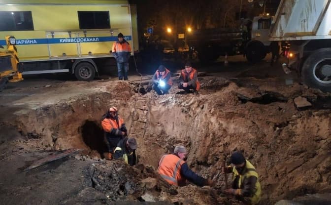 Ще на двох вулицях в Києві прорвало водопровідні труби