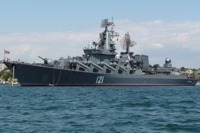 Російський крейсер «Москва» перекинувся і почав тонути