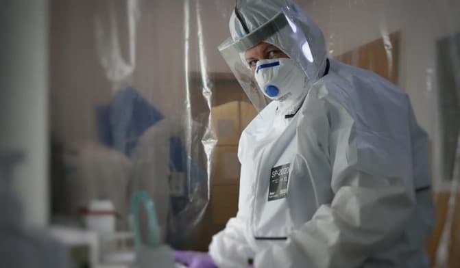 Понад 300 медиків зголосилися допомогти у боротьбі з пандемією у Львові