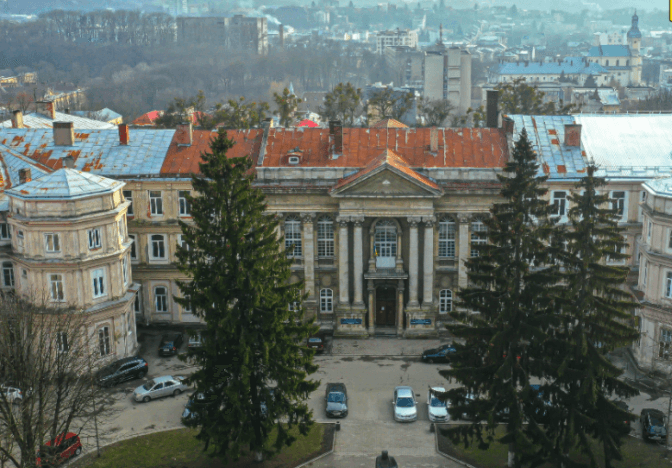У Львівській обласній лікарні оновили приймальне відділення. Фото