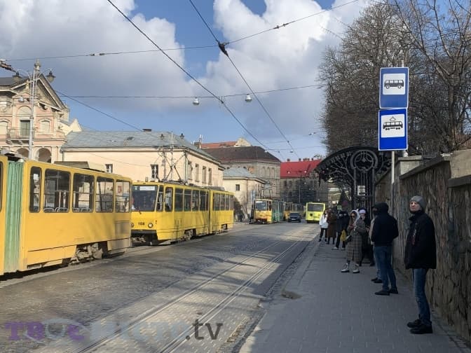 Громадський транспорт у Львові працюватиме у режимі спецперевезень