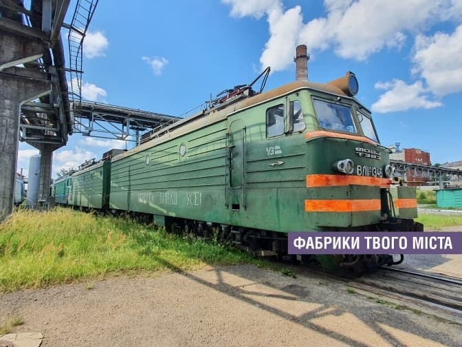 Пережив бомбардування і банкрутство. Репортаж із львівського локомотиворемонтного заводу