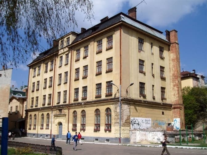 На що Львівська облрада витратить 40 млн, що має повернути місто за будинок на Короленка