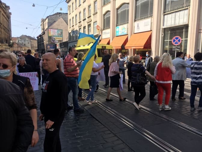 Протестувальники-підприємці у Львові перекривають дороги. Що відомо