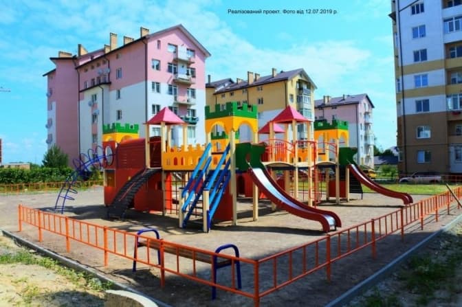 У Винниках облаштували ігровий дитячий майданчик. Фото. Оновлено
