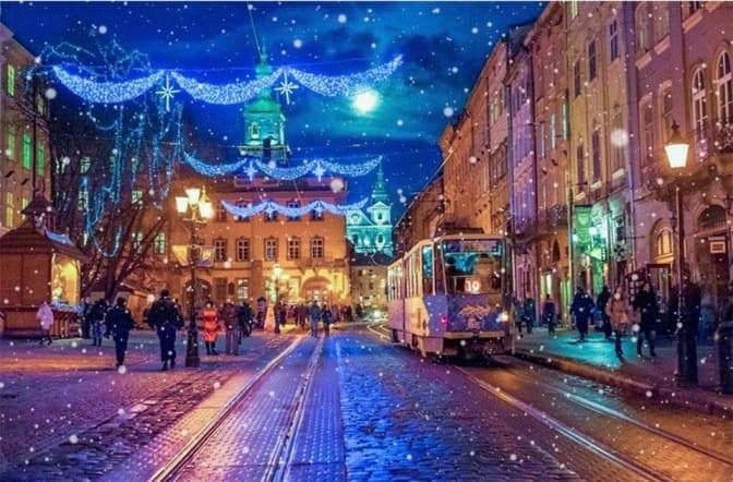 Від сьогодні в електротранспорті Львова звучатимуть колядки та щедрівки