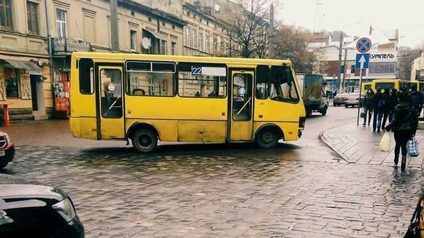 Управління транспорту вперше оштрафувало чотирьох перевізників у Львові за невипуск автобусів