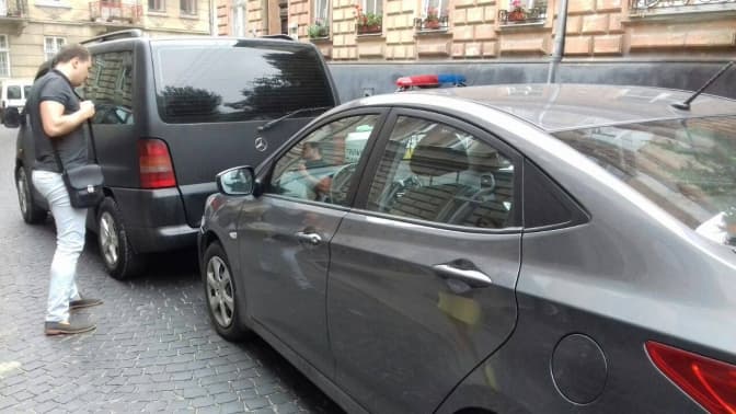 Ситуація на дорогах Львова: через ДТП у центрі перекрили вулицю. Фото