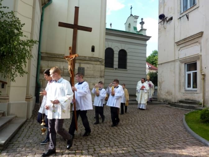Сьогодні у Львові пройде римо-католицька хода. Як обмежуватимуть рух транспорту