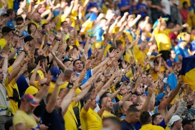 Українські вболівальники на матчі Євро-2020 проти Австрії 21.06.21
Фото: Mihai Barbu/Pool Photo via AP