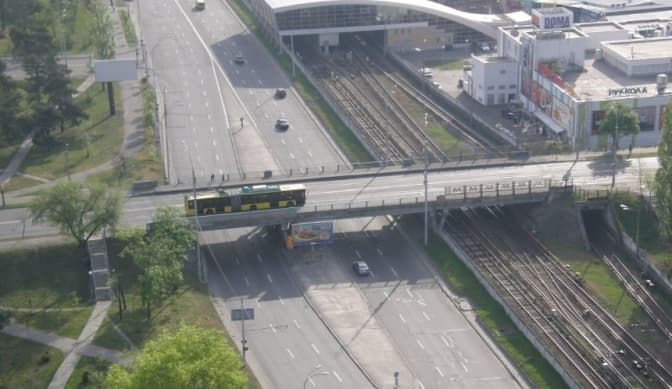 Рух шляхопроводом біля станції метро «Дарниця» закриють на пів року
