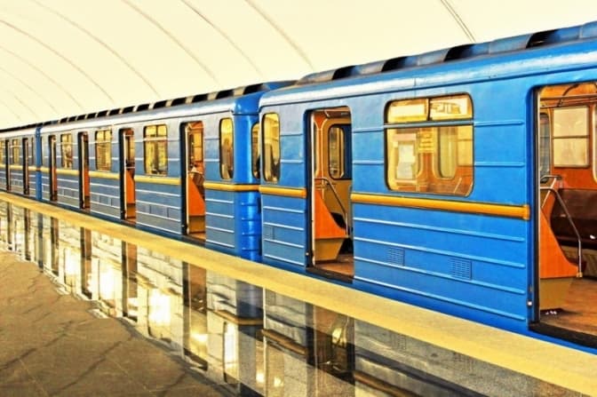 Рух метро між станціями «Деміївська» та «Теремки» закриють для термінового ремонту тунелю