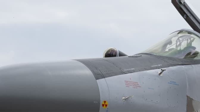 Як на львівському заводі модернізують військові винищувачі. Відео