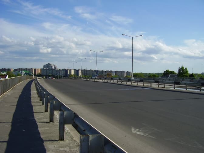Сьогодні після 18:00 відкриють проїзд Сихівським мостом