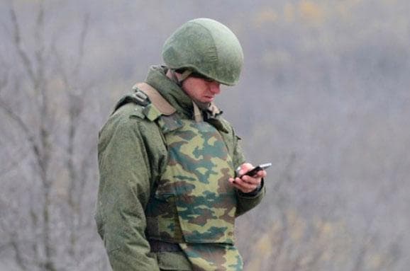 Військовим заборонили користуватись телефонами в зоні АТО