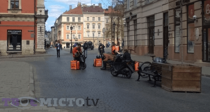 Молодим тут не місце. Кого найчастіше звільняли у Львові під час карантину